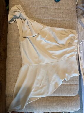 One-Shoulder Ivory Asymmetric Ruffle Blo